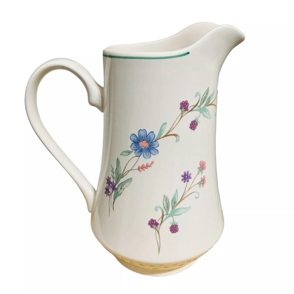Oneida ‘Ava’ Floral Pattern China Pitcher 48oz - Picture 3 of 6